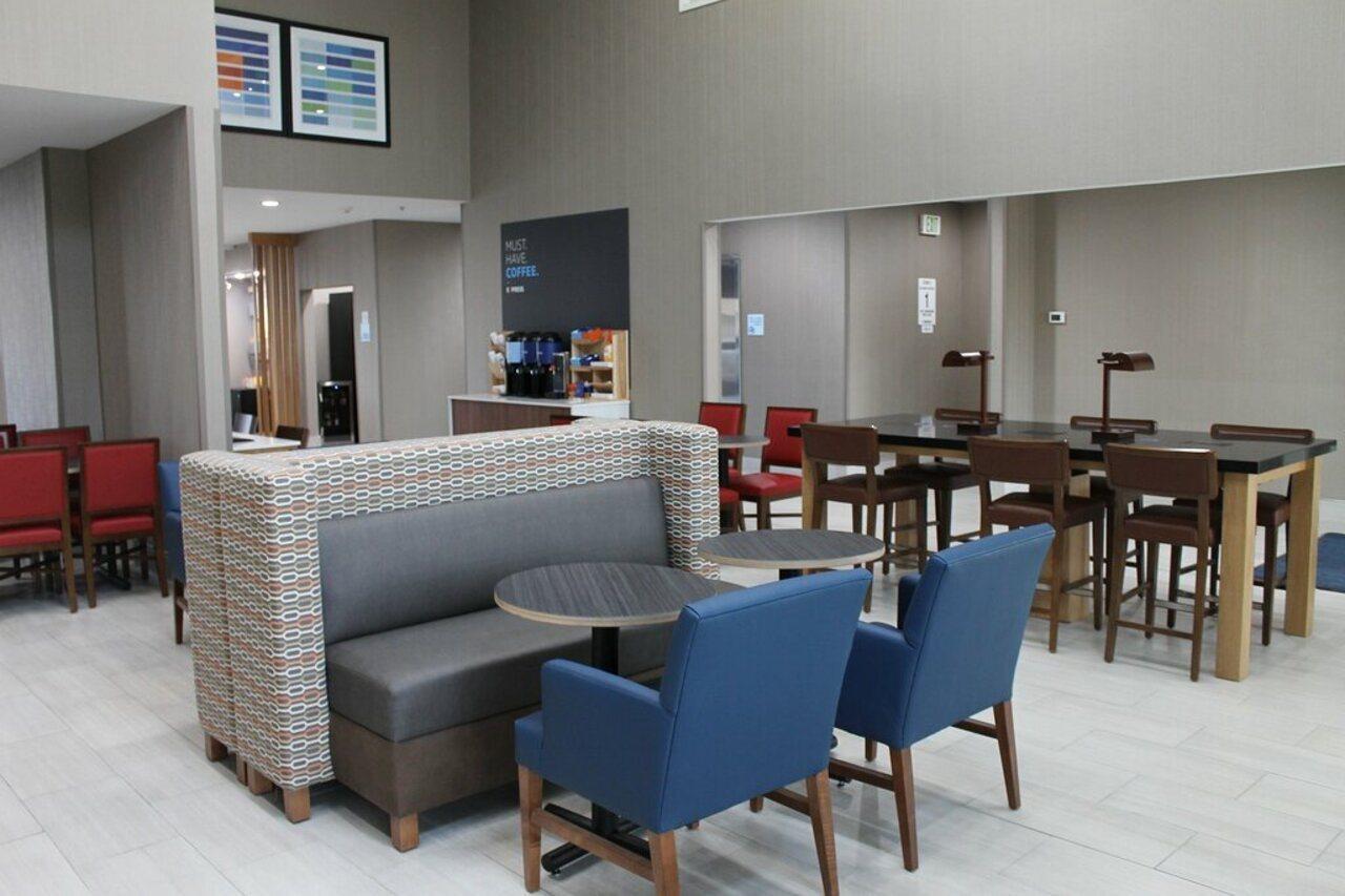 Holiday Inn Express & Suites - Tulare By Ihg Exterior foto