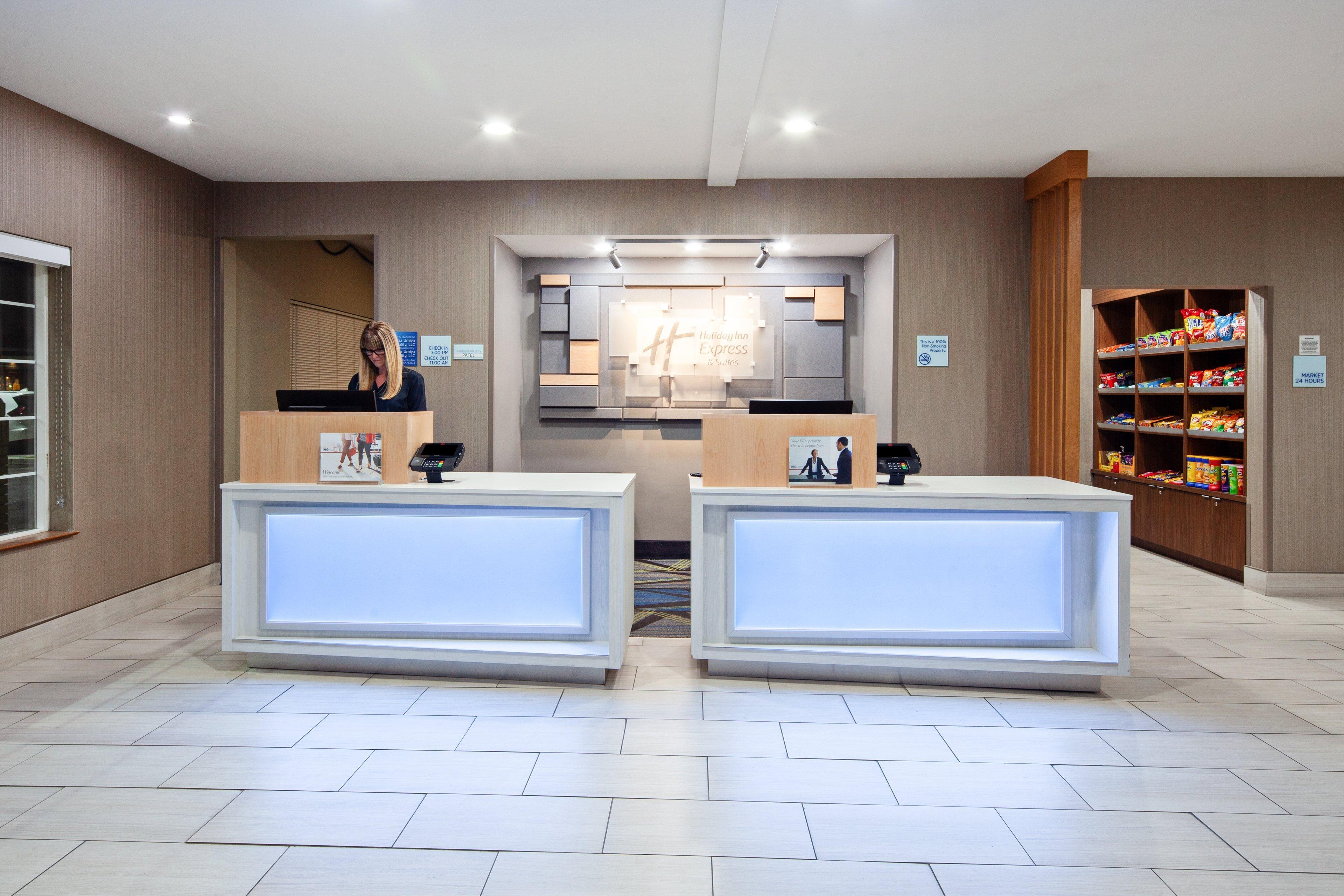 Holiday Inn Express & Suites - Tulare By Ihg Exterior foto